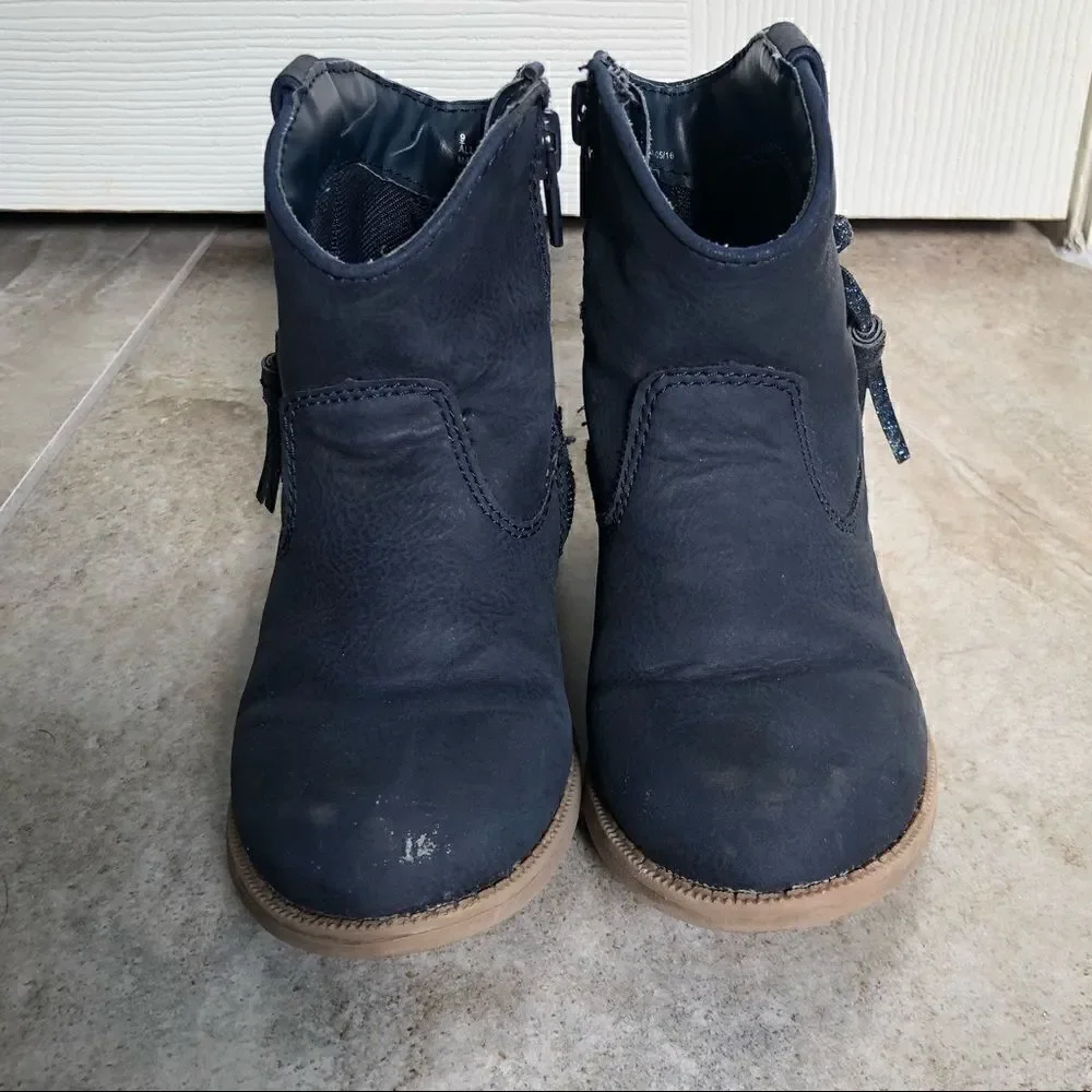 Navy blue cowboy boots in size 9